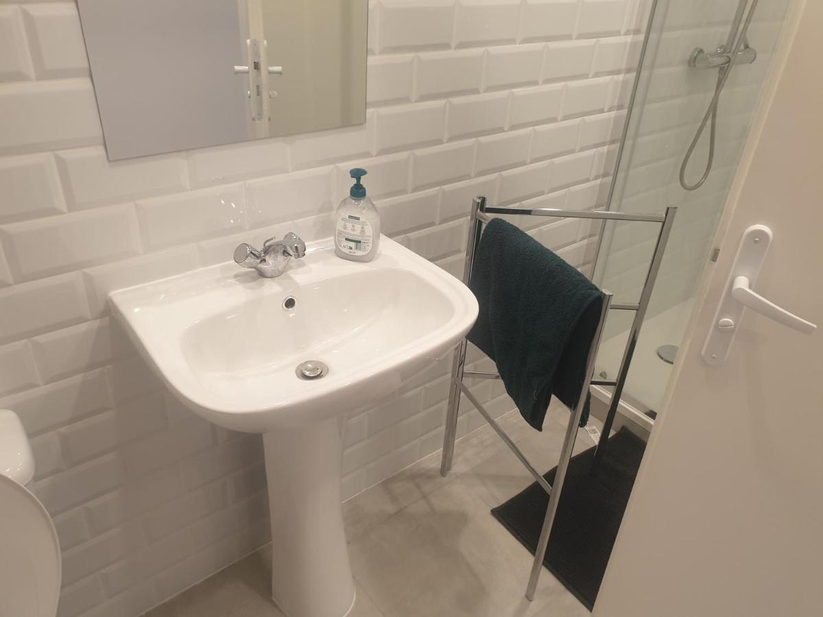 Appartements Renove 2023 Proche Aeroport 5Min, Gare Sncf 2 Min, Tramway Au Pied De L'Immeuble , Parking Possible, Renovated Apartments 2023 Near The Airport 5 Min, Train Station 2 Min, Tram Next To The Building 1 Min, Parking Possible Ницца Экстерьер фото